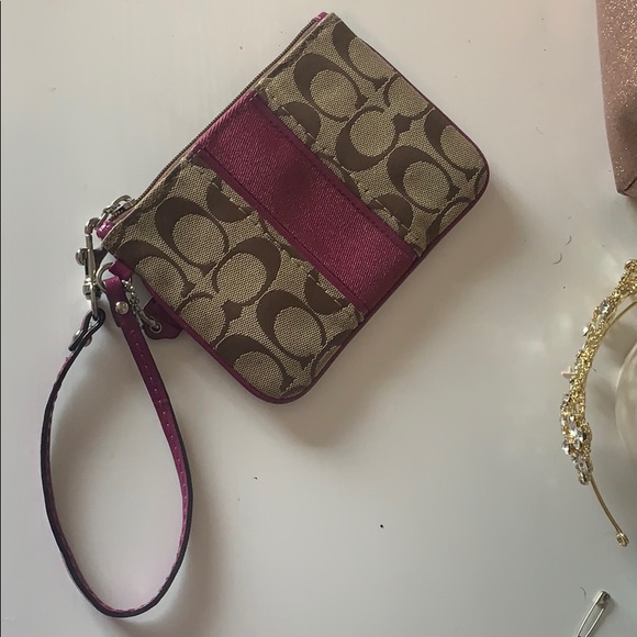 Coach Handbags - Coach wristlet